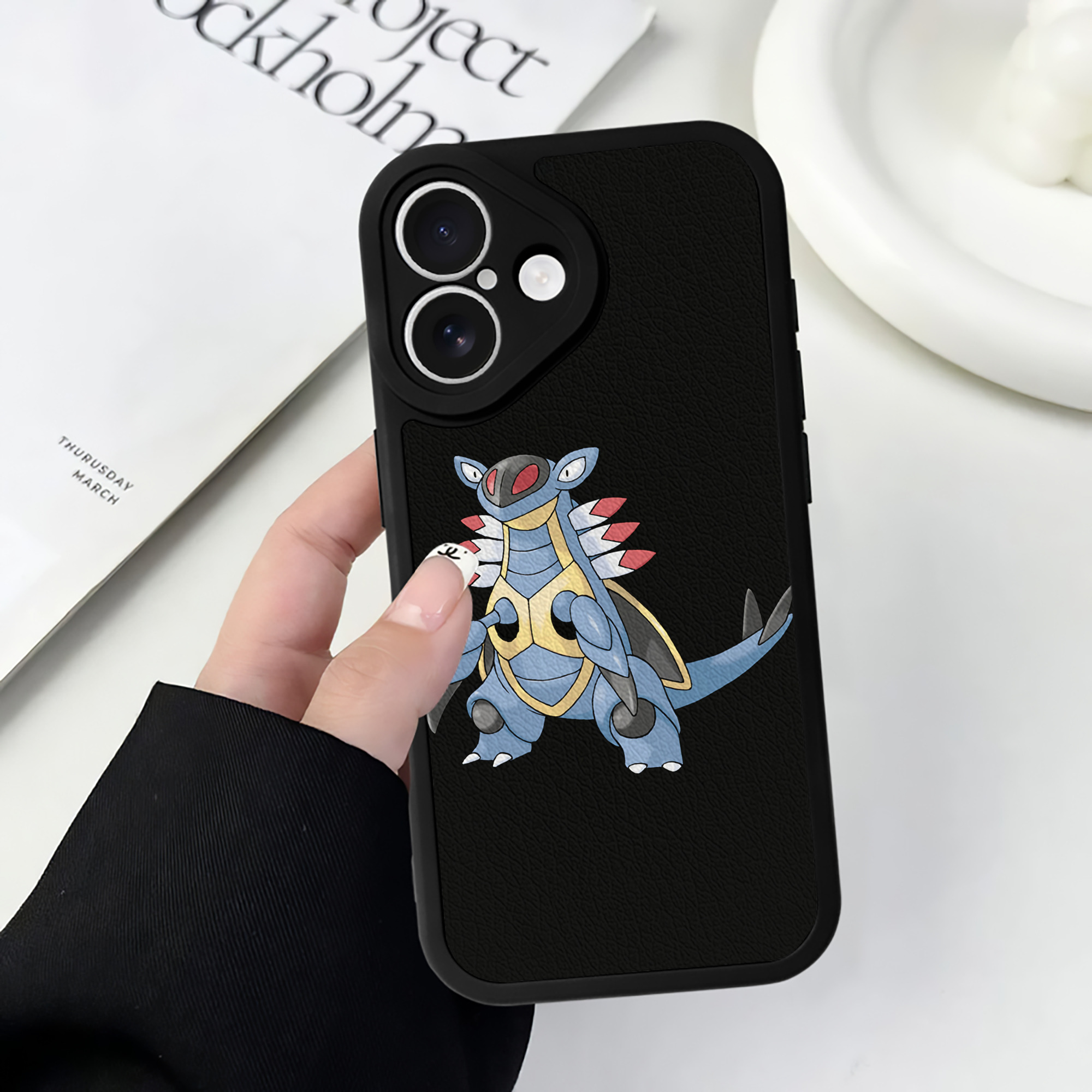 （画像用） ポケットモンスター Pokémon 【iPhone 16シリーズ対応】シリコンスマホケース（レザー調） 材質：シリコン